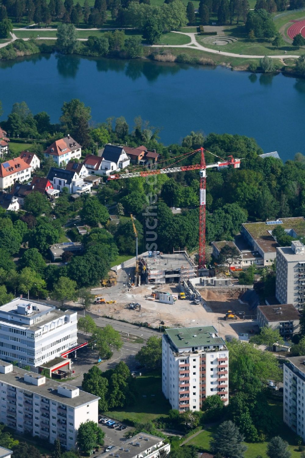 Freiburg im Breisgau aus der Vogelperspektive: Baustelle zum Neubau eines Studenten- Wohnheim - Gebäude am Seepark in Freiburg im Breisgau im Bundesland Baden-Württemberg, Deutschland