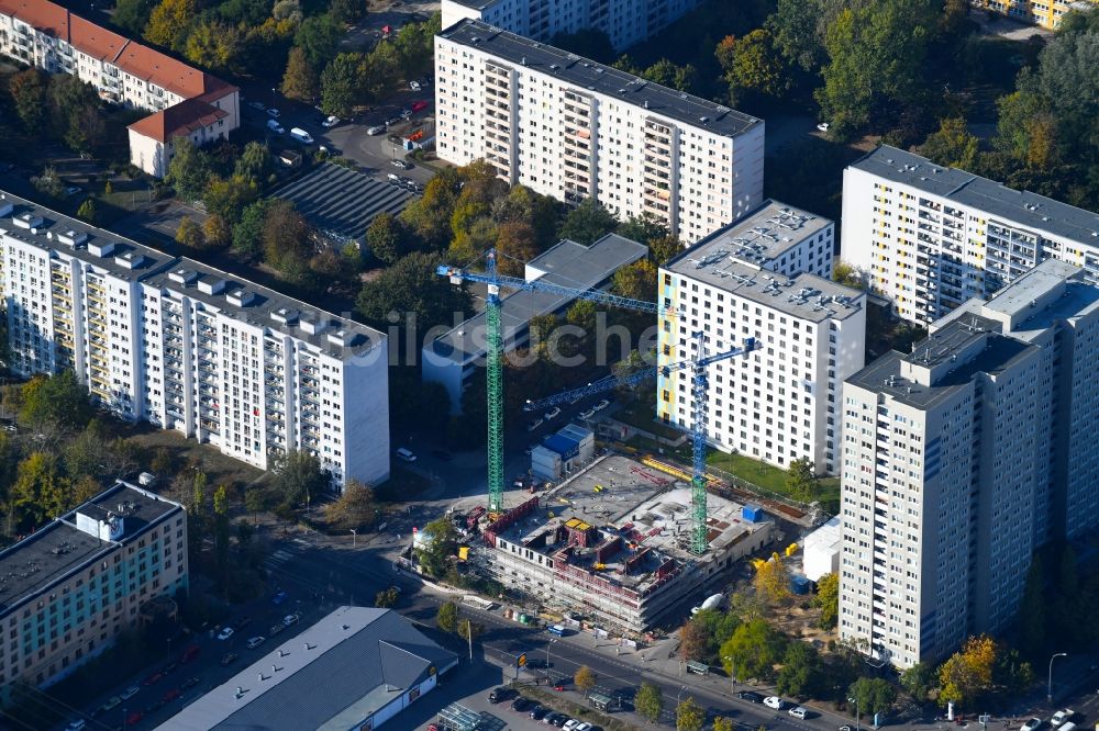 Berlin aus der Vogelperspektive: Baustelle zum Neubau eines Studenten- Wohnheim - Gebäude an der Storkower Straße Ecke Alfred-Jung-Straße im Ortsteil Lichtenberg in Berlin, Deutschland