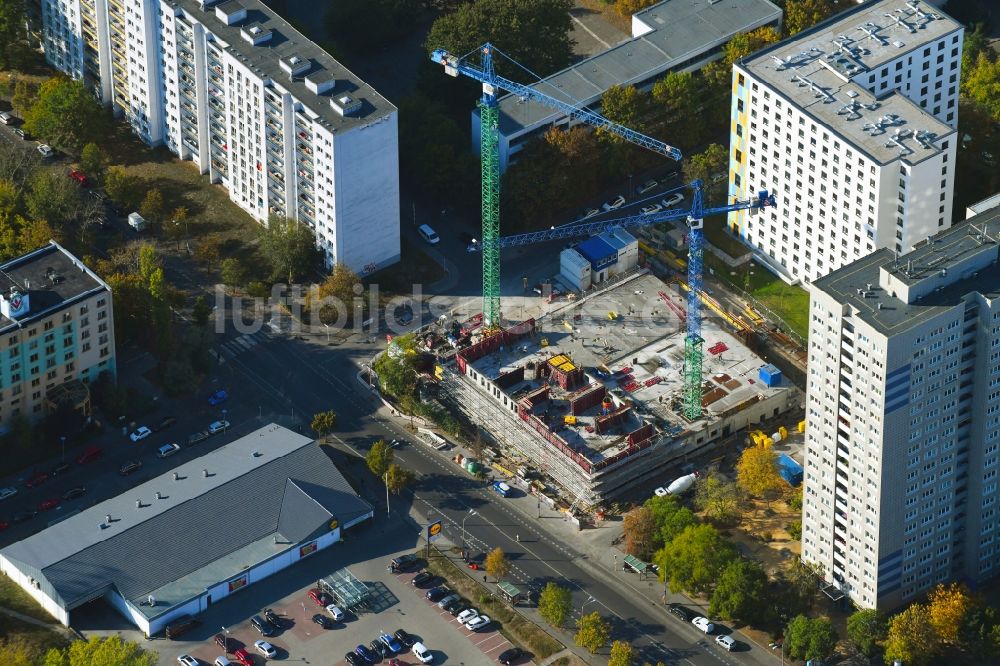 Luftaufnahme Berlin - Baustelle zum Neubau eines Studenten- Wohnheim - Gebäude an der Storkower Straße Ecke Alfred-Jung-Straße im Ortsteil Lichtenberg in Berlin, Deutschland