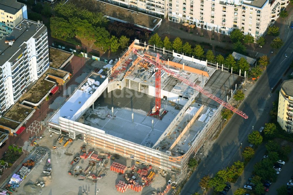 Luftbild Berlin - Baustelle zum Neubau eines Supermarkt der EDEKA ZENTRALE AG & Co. KG an der Siriusstraße in Berlin, Deutschland