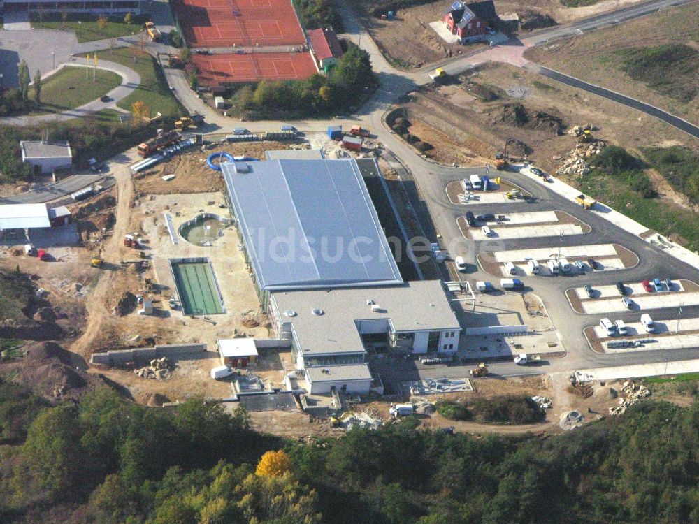 Luftaufnahme Burglengenfeld - Baustelle zum Neubau der Therme und Schwimmbecken am Freibad der Freizeiteinrichtung Bulmare in Burglengenfeld im Bundesland Bayern, Deutschland