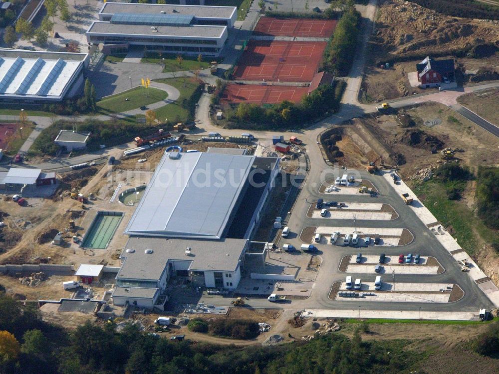 Burglengenfeld von oben - Baustelle zum Neubau der Therme und Schwimmbecken am Freibad der Freizeiteinrichtung Bulmare in Burglengenfeld im Bundesland Bayern, Deutschland