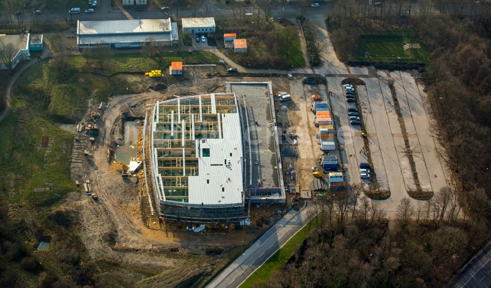 Herne von oben - Baustelle zum Neubau der Therme und Schwimmbecken am Freibad der Freizeiteinrichtung Freizeitbades Wannanas der Herner Bädergesellschaft in Herne im Bundesland Nordrhein-Westfalen