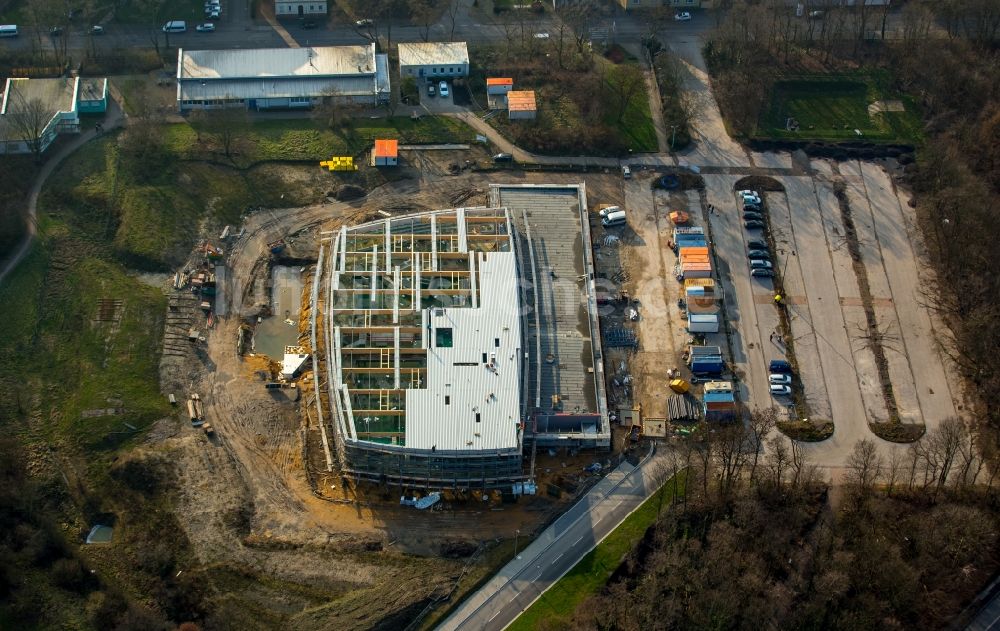 Herne aus der Vogelperspektive: Baustelle zum Neubau der Therme und Schwimmbecken am Freibad der Freizeiteinrichtung Freizeitbades Wannanas der Herner Bädergesellschaft in Herne im Bundesland Nordrhein-Westfalen