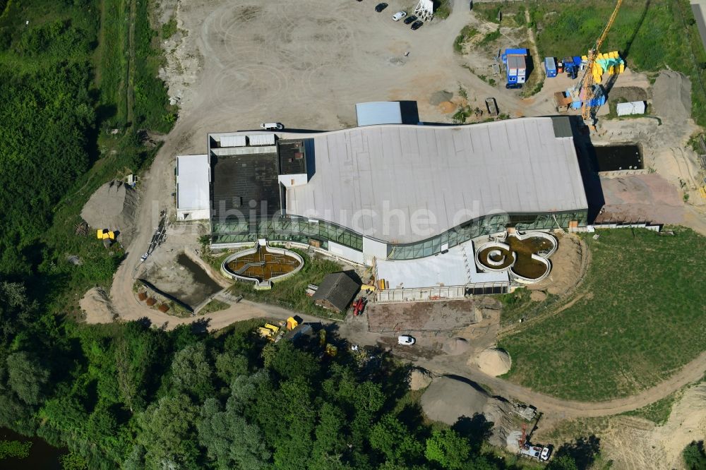 Luftbild Werder (Havel) - Baustelle zum Neubau der Therme und Schwimmbecken am Freibad der Freizeiteinrichtung Havel-Therme in Werder (Havel) im Bundesland Brandenburg, Deutschland