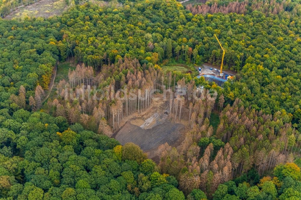 Luftbild Menden (Sauerland) - Baustelle zum Neubau der Therme und Schwimmbecken am Freibad der Freizeiteinrichtung „Kleine Leitmecke“ in der Leitmecke in Menden (Sauerland) im Bundesland Nordrhein-Westfalen, Deutschland