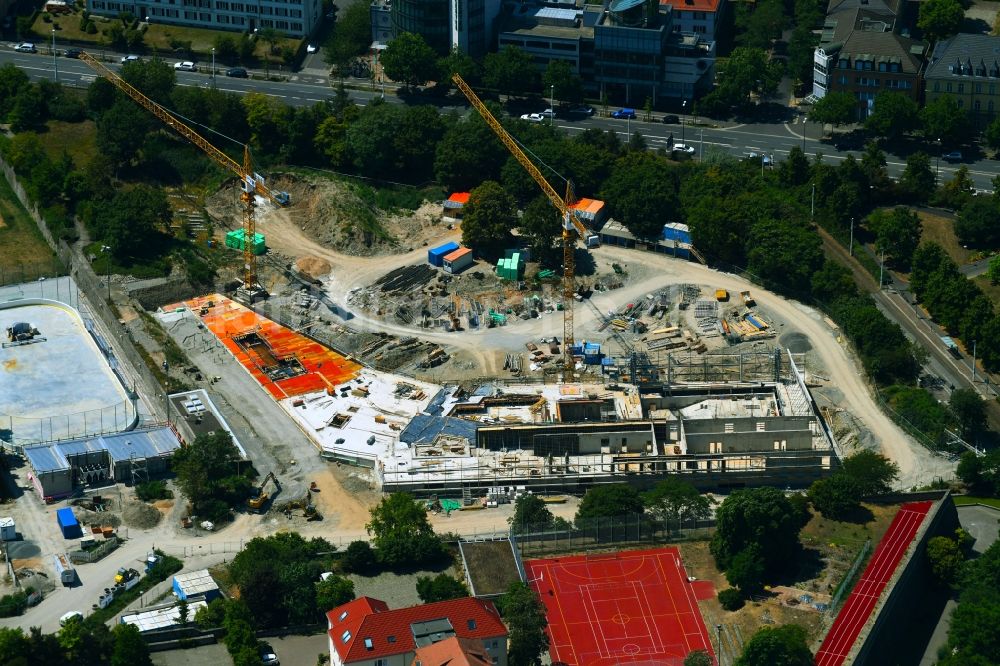 Würzburg aus der Vogelperspektive: Baustelle zum Neubau der Therme und Schwimmbecken am Freibad der Freizeiteinrichtung Nautiland- Bad im Ortsteil Zellerau in Würzburg im Bundesland Bayern, Deutschland