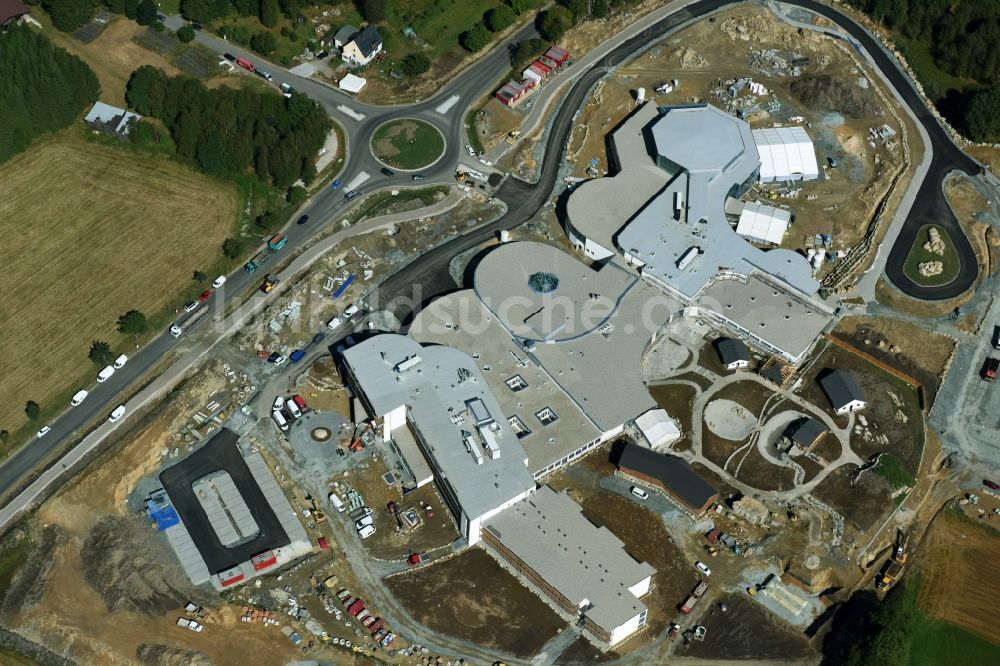 Luftbild Weißenstadt - Baustelle zum Neubau der Therme und Schwimmbecken am Freibad der Freizeiteinrichtung Siebenquell(R) GesundZeitResort Kurzentrum Siebenstern GmbH & Co. KG in Weißenstadt im Bundesland Bayern