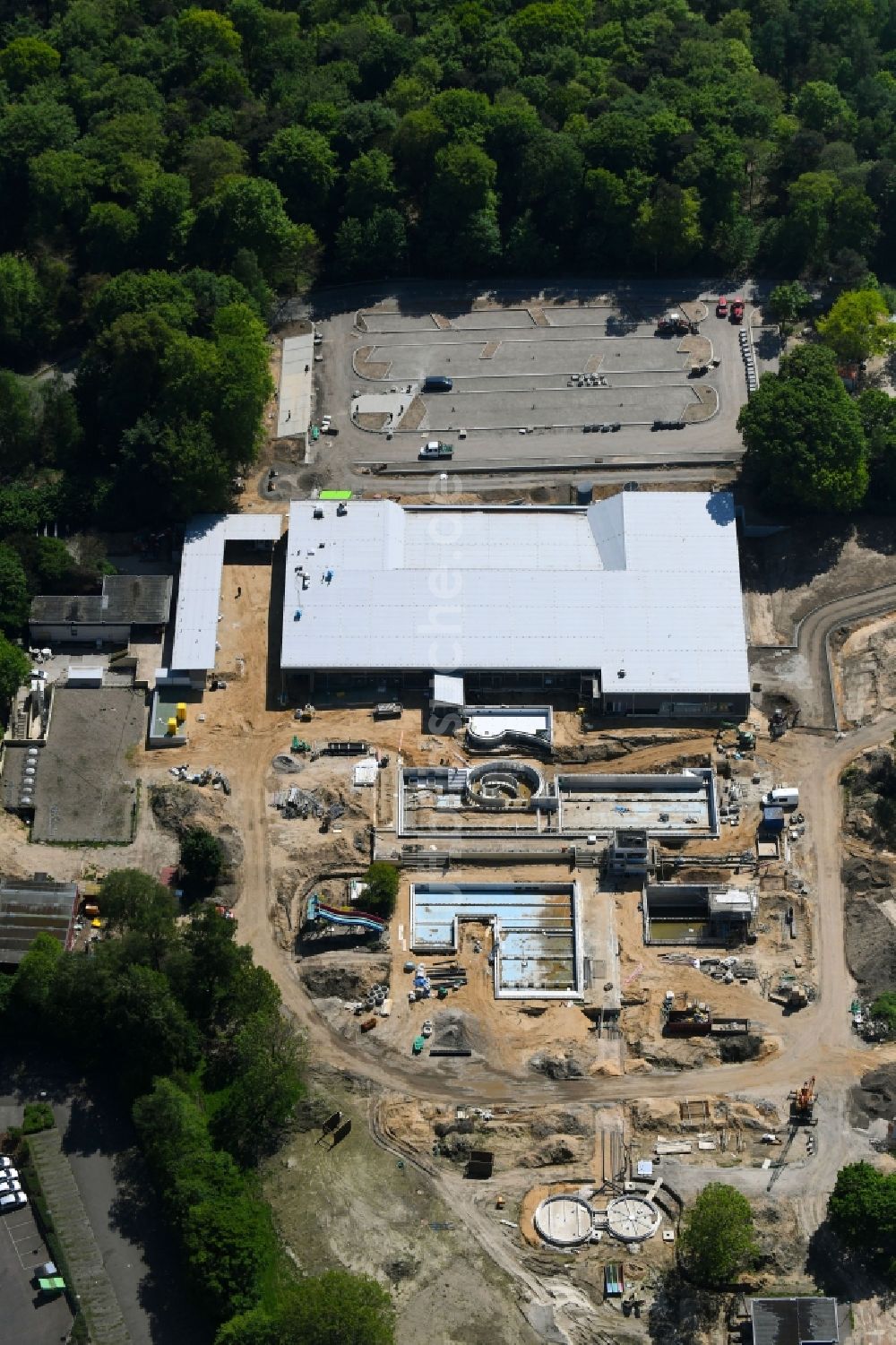 Kleve aus der Vogelperspektive: Baustelle zum Neubau der Therme und Schwimmbecken am Freibad der Freizeiteinrichtung Sternbuschbad Am Freudenberg in Kleve im Bundesland Nordrhein-Westfalen, Deutschland