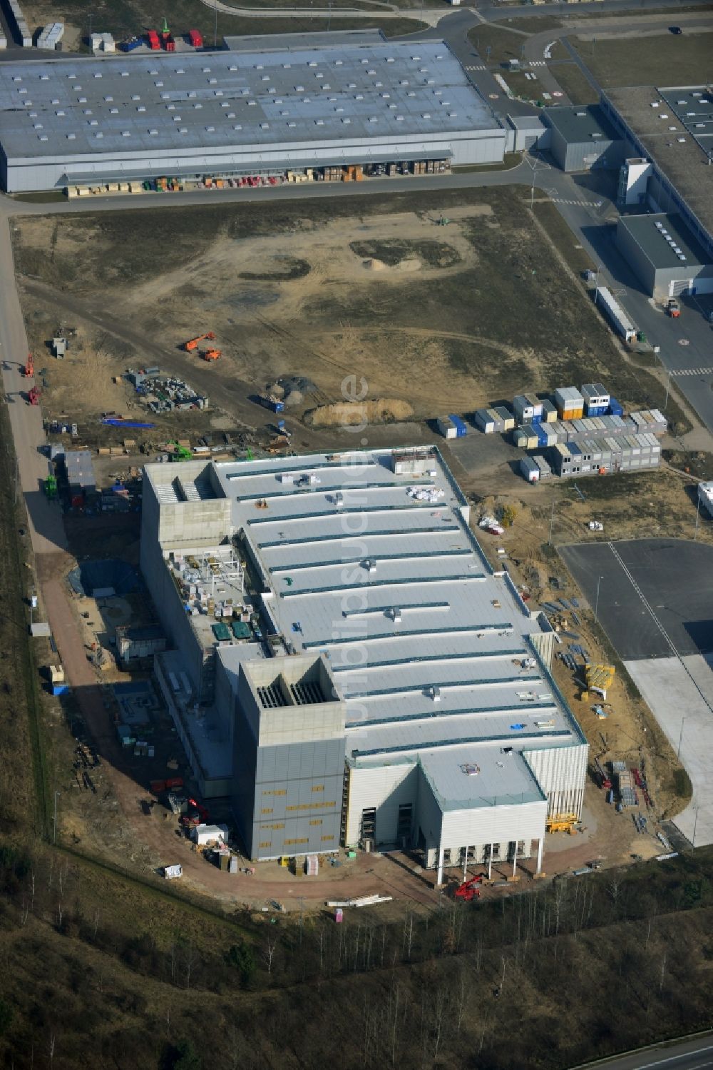 Luftbild Dahlewitz - Baustelle zum Neubau eines Triebwerks- Prüfstandes im Rolls Royce Werk in Dahlewitz im Bundesland Brandenburg