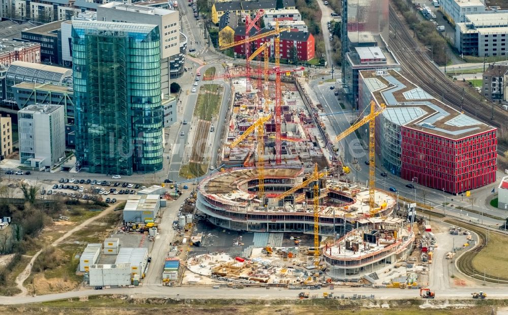 Luftaufnahme Düsseldorf - Baustelle zum Neubau trivago-Zentrale an der Kesselstraße durch die Ed. Züblin AG im Ortsteil Medienhafen in Düsseldorf im Bundesland Nordrhein-Westfalen