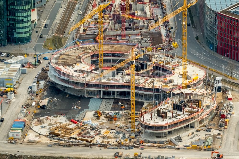 Düsseldorf von oben - Baustelle zum Neubau trivago-Zentrale an der Kesselstraße durch die Ed. Züblin AG im Ortsteil Medienhafen in Düsseldorf im Bundesland Nordrhein-Westfalen