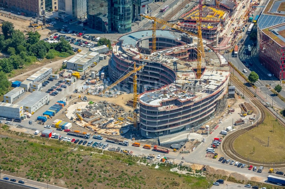 Luftaufnahme Düsseldorf - Baustelle zum Neubau trivago-Zentrale an der Kesselstraße durch die Ed. Züblin AG im Ortsteil Medienhafen in Düsseldorf im Bundesland Nordrhein-Westfalen