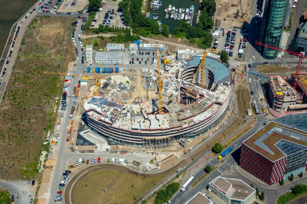 Luftaufnahme Düsseldorf - Baustelle zum Neubau trivago-Zentrale an der Kesselstraße durch die Ed. Züblin AG im Ortsteil Medienhafen in Düsseldorf im Bundesland Nordrhein-Westfalen