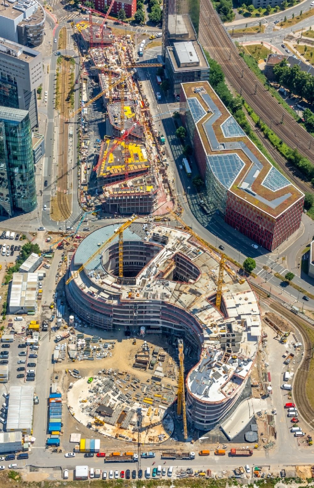 Düsseldorf von oben - Baustelle zum Neubau trivago-Zentrale an der Kesselstraße durch die Ed. Züblin AG im Ortsteil Medienhafen in Düsseldorf im Bundesland Nordrhein-Westfalen