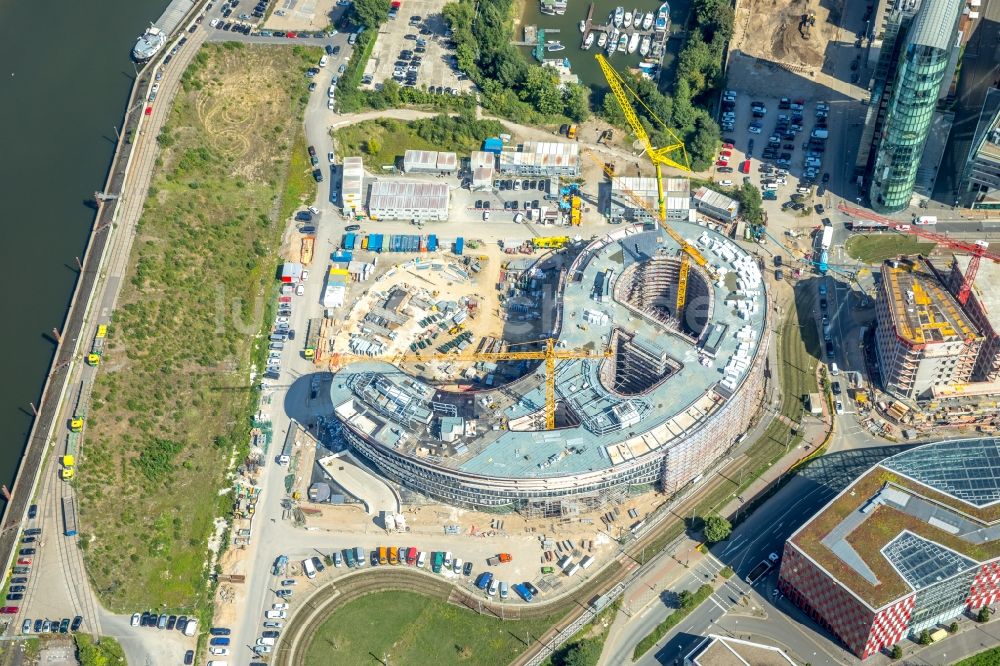 Luftaufnahme Düsseldorf - Baustelle zum Neubau trivago- Zentrale an der Kesselstraße durch die Ed. Züblin AG im Ortsteil Medienhafen in Düsseldorf im Bundesland Nordrhein-Westfalen