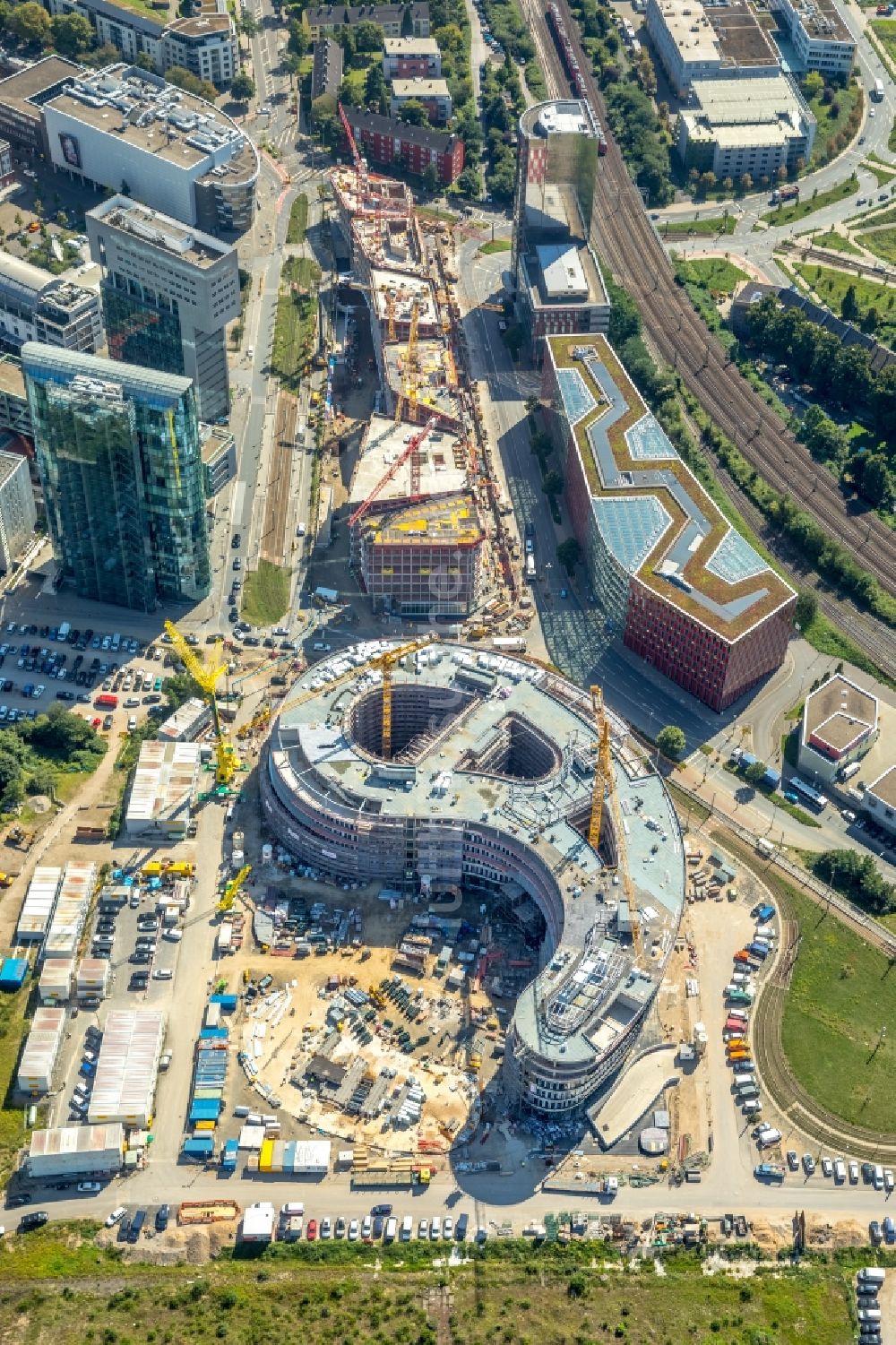 Luftaufnahme Düsseldorf - Baustelle zum Neubau trivago- Zentrale an der Kesselstraße durch die Ed. Züblin AG im Ortsteil Medienhafen in Düsseldorf im Bundesland Nordrhein-Westfalen