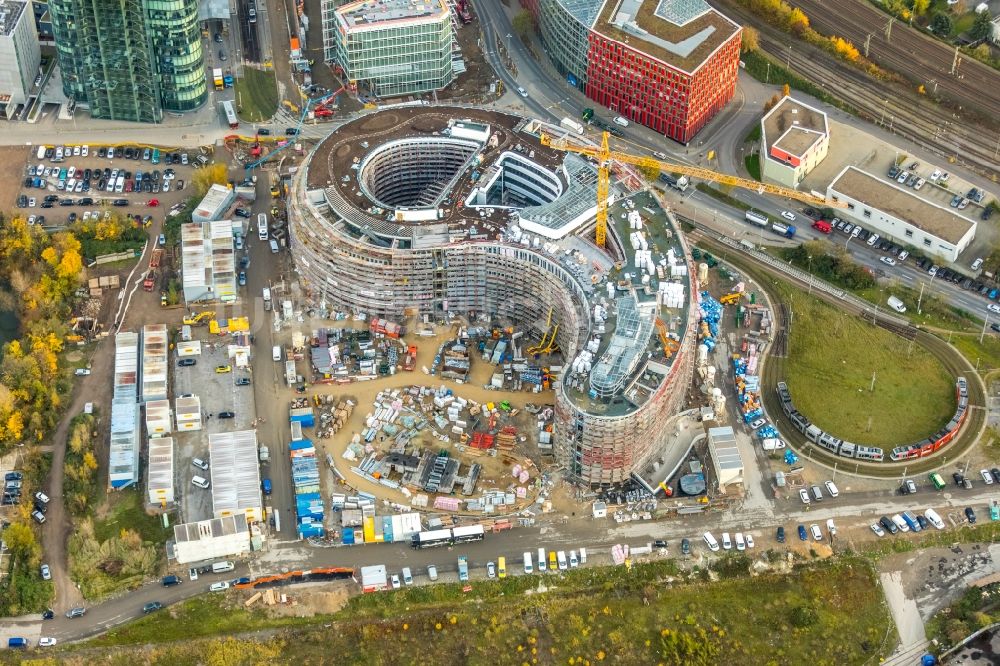 Luftaufnahme Düsseldorf - Baustelle zum Neubau trivago- Zentrale an der Kesselstraße durch die Ed. Züblin AG im Ortsteil Medienhafen in Düsseldorf im Bundesland Nordrhein-Westfalen