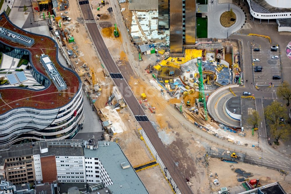 Luftbild Düsseldorf - Baustelle zum Neubau des Kö- Tunnels im Bereich des Kö-Bogen am Hochhaus Dreischeibenhaus entlang der Berliner Allee in Düsseldorf im Bundesland Nordrhein-Westfalen