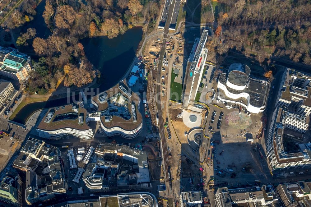 Luftbild Düsseldorf - Baustelle zum Neubau des Kö- Tunnels im Bereich des Kö-Bogen am Hochhaus Dreischeibenhaus entlang der Berliner Allee in Düsseldorf im Bundesland Nordrhein-Westfalen