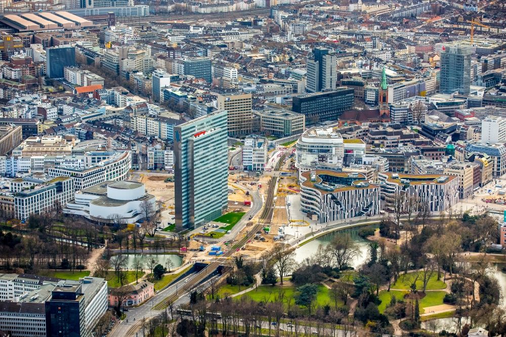 Luftbild Düsseldorf - Baustelle zum Neubau des Kö- Tunnels im Bereich des Kö-Bogen am Hochhaus Dreischeibenhaus entlang der Berliner Allee in Düsseldorf im Bundesland Nordrhein-Westfalen