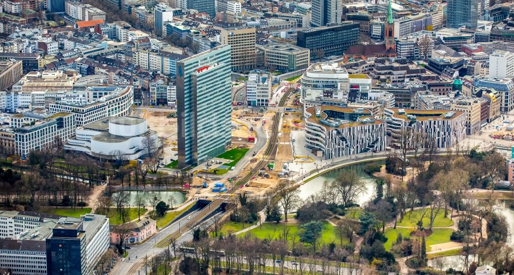 Luftaufnahme Düsseldorf - Baustelle zum Neubau des Kö- Tunnels im Bereich des Kö-Bogen am Hochhaus Dreischeibenhaus entlang der Berliner Allee in Düsseldorf im Bundesland Nordrhein-Westfalen