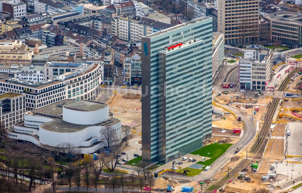 Düsseldorf von oben - Baustelle zum Neubau des Kö- Tunnels im Bereich des Kö-Bogen am Hochhaus Dreischeibenhaus entlang der Berliner Allee in Düsseldorf im Bundesland Nordrhein-Westfalen