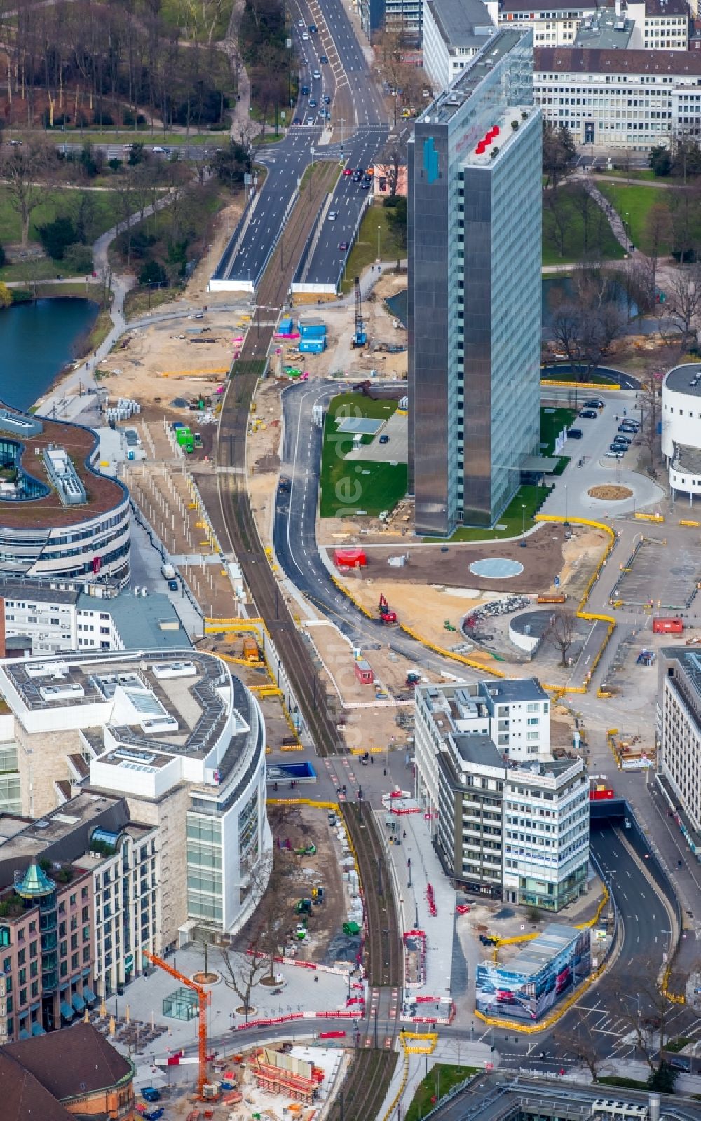 Luftbild Düsseldorf - Baustelle zum Neubau des Kö- Tunnels im Bereich des Kö-Bogen am Hochhaus Dreischeibenhaus entlang der Berliner Allee in Düsseldorf im Bundesland Nordrhein-Westfalen