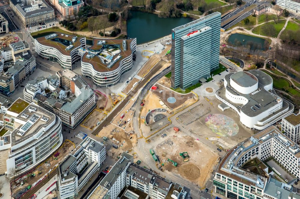 Luftaufnahme Düsseldorf - Baustelle zum Neubau des Kö- Tunnels im Bereich des Kö-Bogen am Hochhaus Dreischeibenhaus entlang der Berliner Allee in Düsseldorf im Bundesland Nordrhein-Westfalen