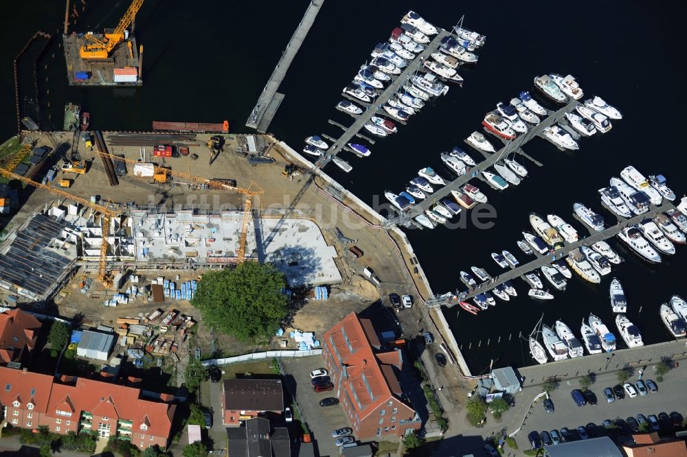 Luftbild Waren (Müritz) - Baustelle zum Neubau und Umbau des Stadthafens - Yachthafens am Müritzgrund in Waren (Müritz) im Bundesland Mecklenburg-Vorpommern