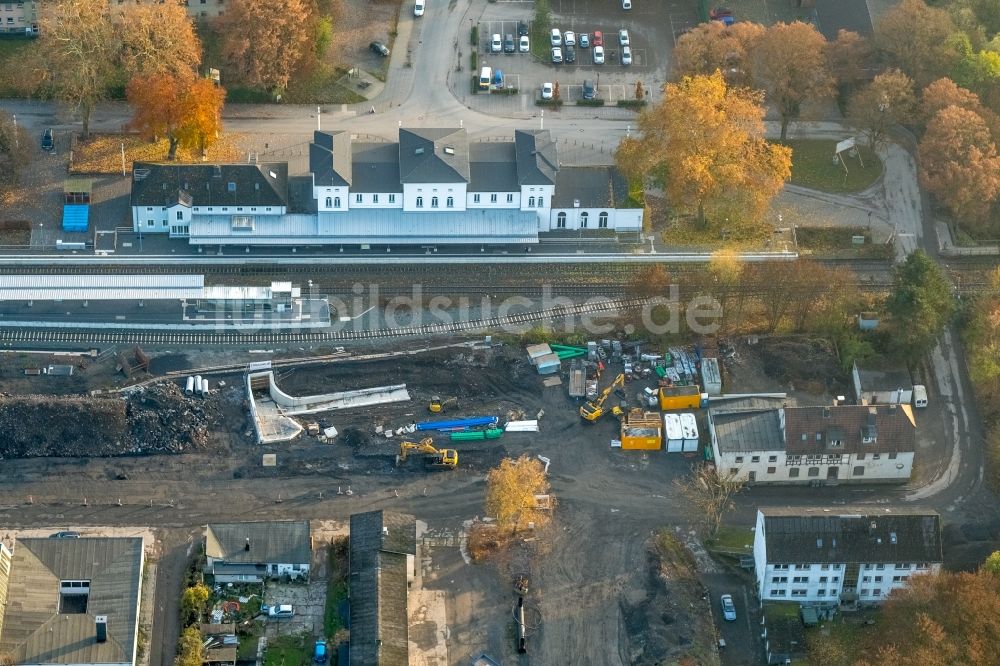 Arnsberg von oben - Baustelle zum Neubau einer Unterführung des Bahnhofes Arnsberg in Arnsberg im Bundesland Nordrhein-Westfalen