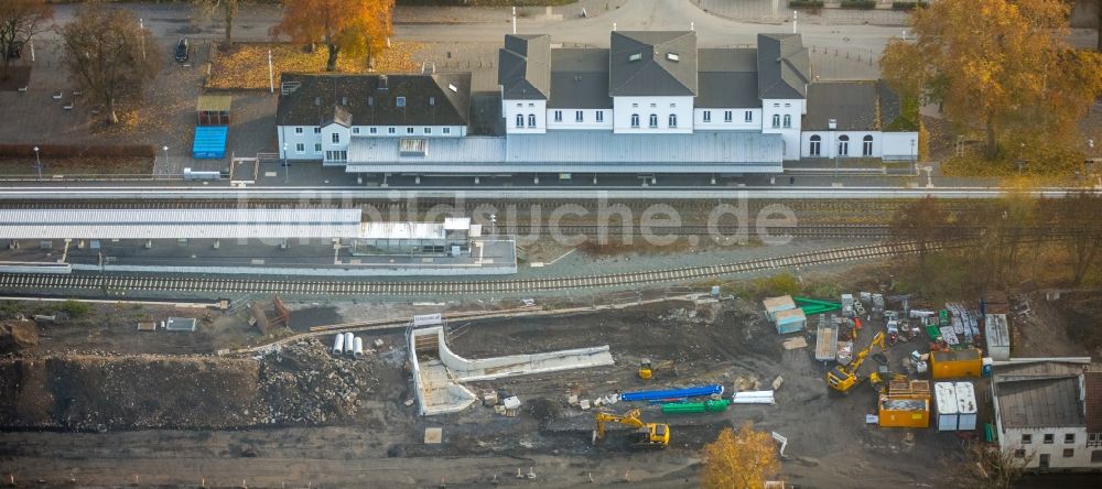 Arnsberg aus der Vogelperspektive: Baustelle zum Neubau einer Unterführung des Bahnhofes Arnsberg in Arnsberg im Bundesland Nordrhein-Westfalen