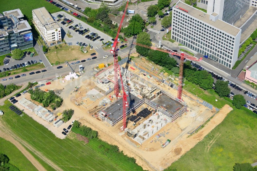 Frankfurt Main von oben - Baustelle zum Neubau eines Vertriebs- und Servicecenter der Deutsche Telekom in Eschborn in Franfurt im Bundesland Hessen