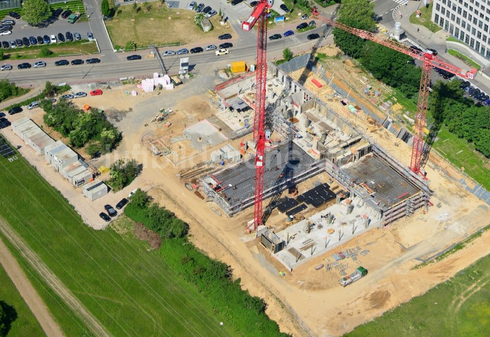 Frankfurt Main aus der Vogelperspektive: Baustelle zum Neubau eines Vertriebs- und Servicecenter der Deutsche Telekom in Eschborn in Franfurt im Bundesland Hessen