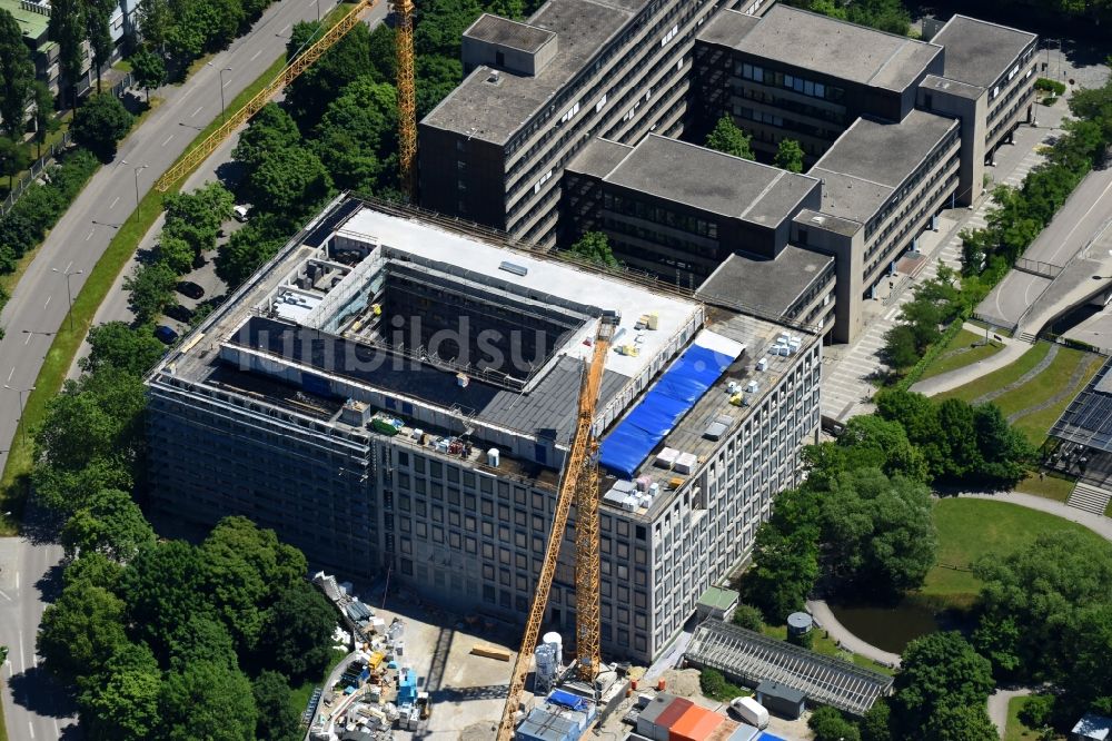 Luftbild München - Baustelle zum Neubau eines Verwaltungsgebäudes der staatlichen Behörde Finanzamt München an der Marsstraße - Arnulfstraße - Deroystraße im Ortsteil Neuhausen-Nymphenburg in München im Bundesland Bayern, Deutschland