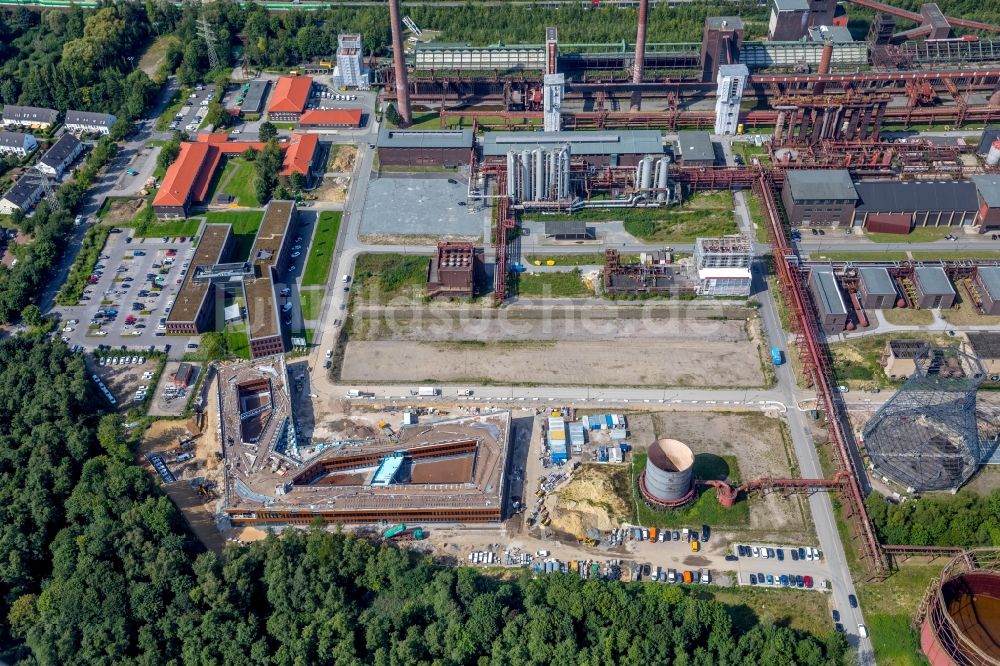 Luftaufnahme Essen - Baustelle zum Neubau des Verwaltungssitzes der RAG-Stiftung und der RAG Aktiengesellschaft auf dem Gelände des UNESCO-Welterbe Zollverein in Essen im Bundesland Nordrhein-Westfalen, Deutschland