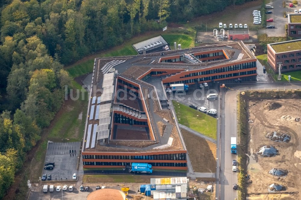 Essen von oben - Baustelle zum Neubau des Verwaltungssitzes der RAG-Stiftung und der RAG Aktiengesellschaft auf dem Gelände des UNESCO-Welterbe Zollverein in Essen im Bundesland Nordrhein-Westfalen, Deutschland