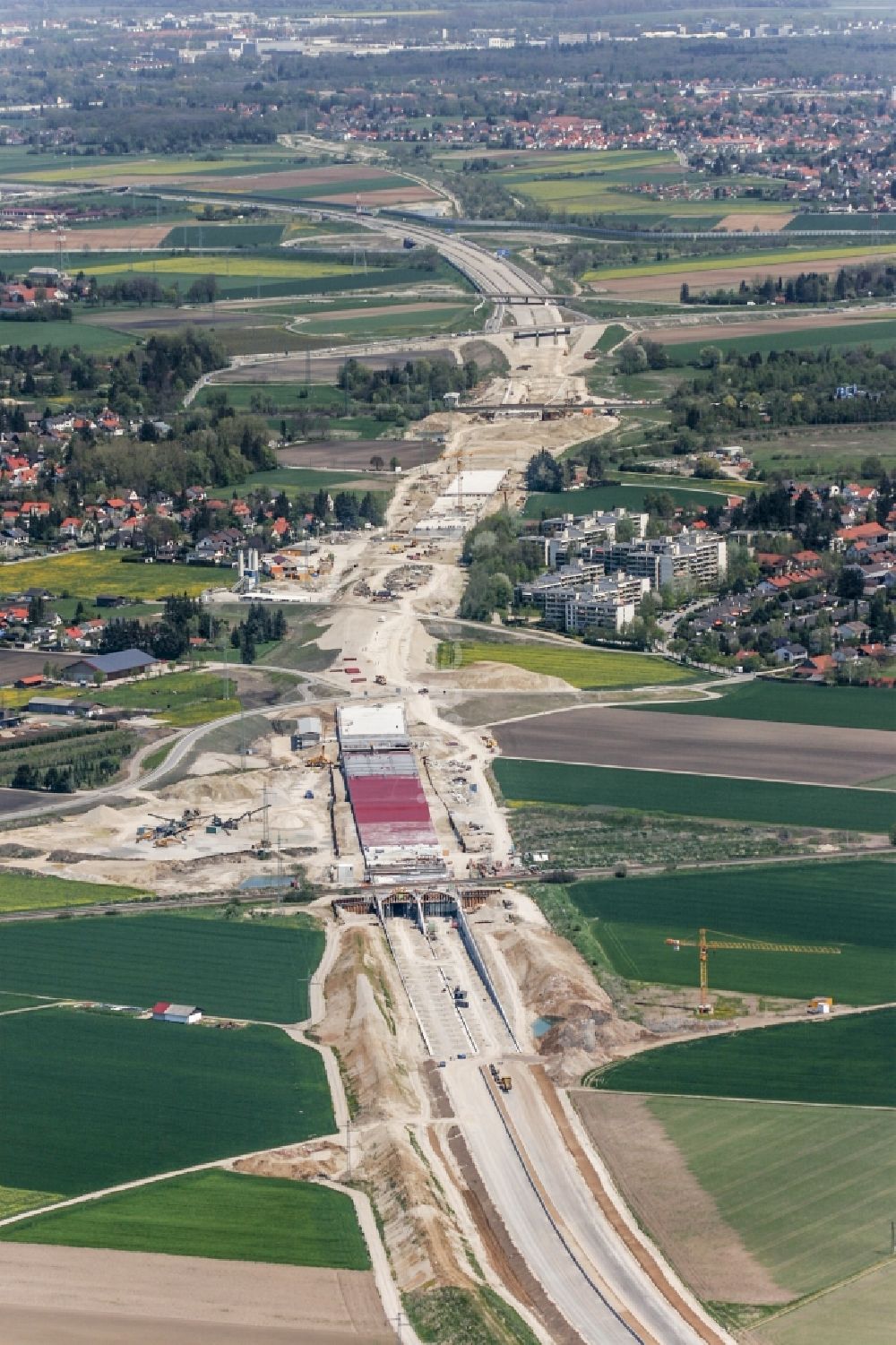 Luftbild München, Aubing - Baustelle zum Neubau des Viaduktes und Tunnelbauwerk der BAB Autobahn A99 bei Aubing in München im Bundesland Bayern