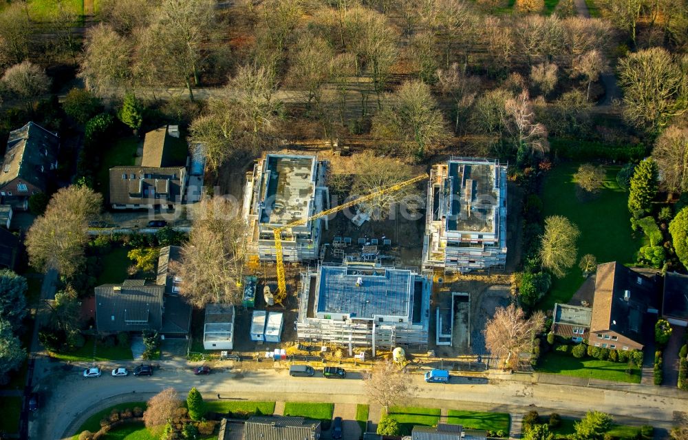 Luftaufnahme Gelsenkirchen - Baustelle zum Neubau einer Villen- Wohnhaus- Anlage am Schlosspark im herbstlichen Stadtteil Buer von Gelsenkirchen im Bundesland Nordrhein-Westfalen