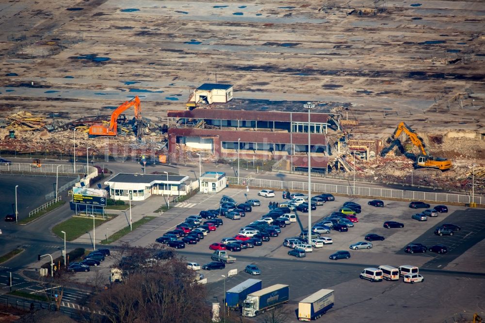 Luftbild Bochum - Baustelle zum Neubau des Warenverteilzentrums Warehouse auf dem Gelände des ehemaligen Opel Werkes II im Osten von Bochum im Bundesland Nordrhein-Westfalen