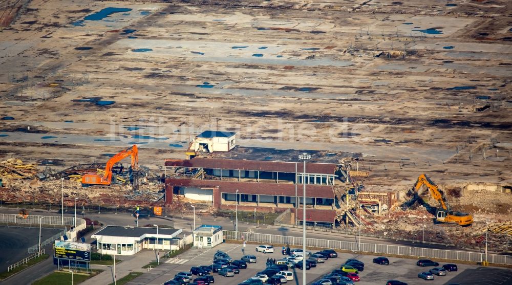 Luftaufnahme Bochum - Baustelle zum Neubau des Warenverteilzentrums Warehouse auf dem Gelände des ehemaligen Opel Werkes II im Osten von Bochum im Bundesland Nordrhein-Westfalen