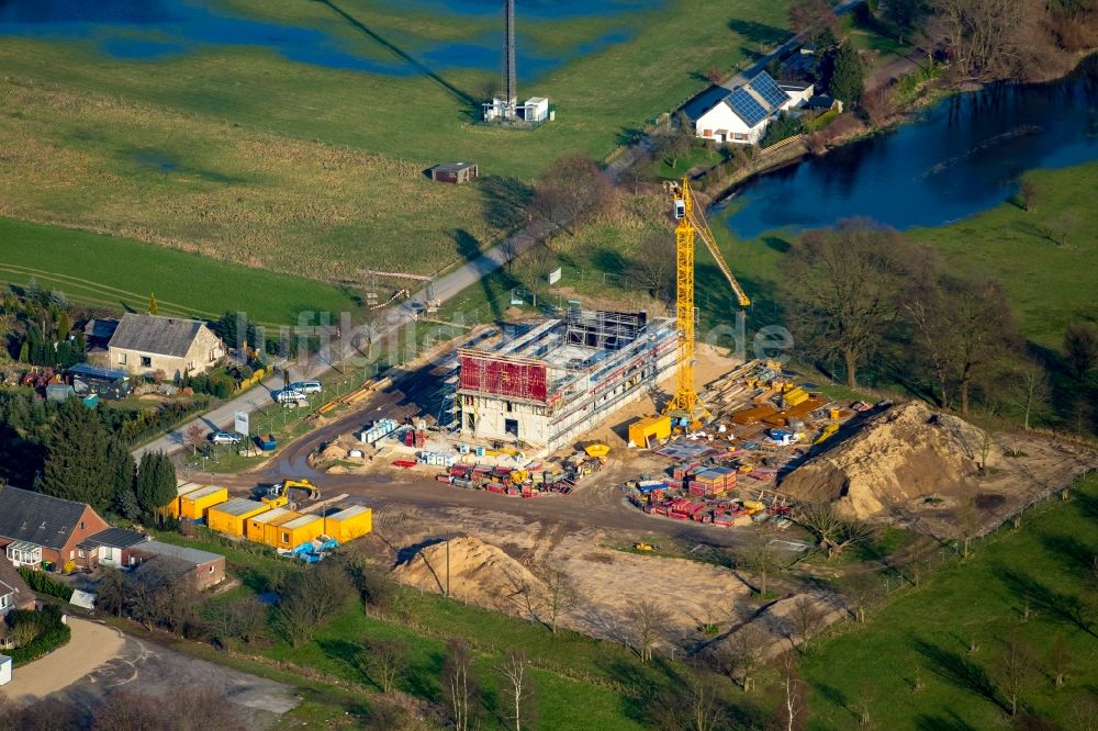 Emmerich am Rhein aus der Vogelperspektive: Baustelle zum Neubau eines Wasserwerkes in einer landwirtschaftlichen Gegend am Kapellenberg Weg in Emmerich am Rhein im Bundesland Nordrhein-Westfalen