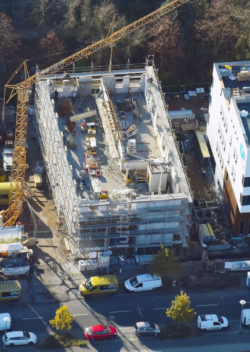 Berlin aus der Vogelperspektive: Baustelle zum Neubau der WINDnovation Engineering Solutions GmbH an der Wagner-Régeny-Straße im Ortsteil Adlershof in Berlin, Deutschland