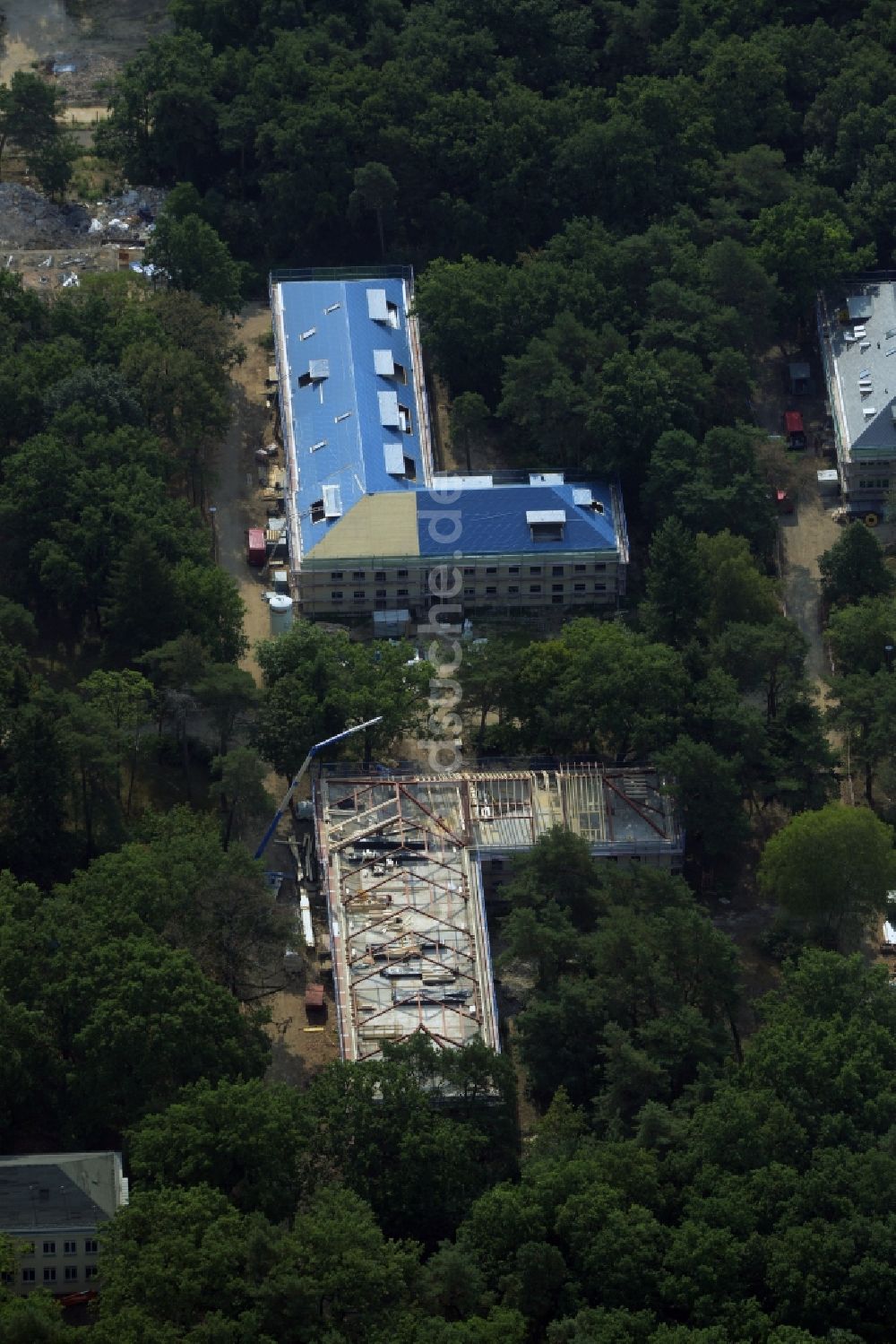 Luftbild Berlin - Baustelle zum Neubau von Wohn- und Apartmenthäusern auf dem Gelände des ehemaligen Kinderheimes Makarenko im Ortsteil Johannisthal in Berlin