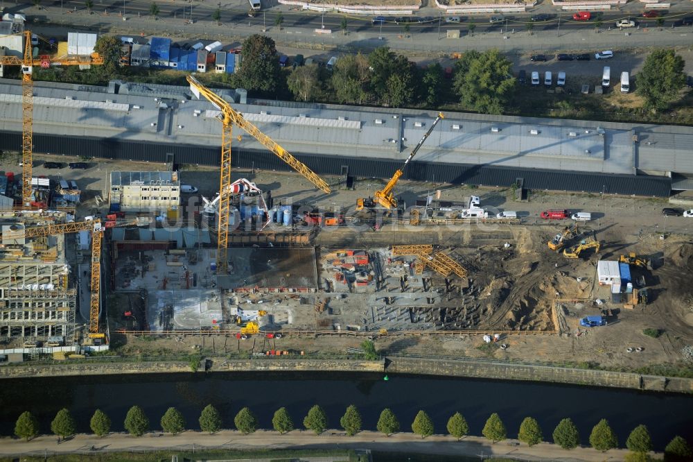 Luftaufnahme Berlin - Baustelle zum Neubau von Wohn- Galerie- und Bürogebäuden am Berlin-Spandauer Schifffahrtskanal (BSK) in der Europacity an der Heidestraße in Berlin