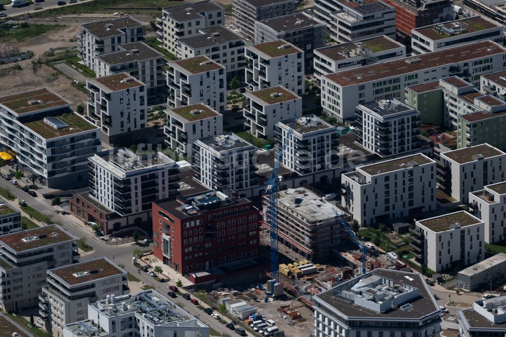 Luftbild Freiburg im Breisgau - Baustelle zum Neubau eines Wohn- und Geschäftshauses an der Zita 