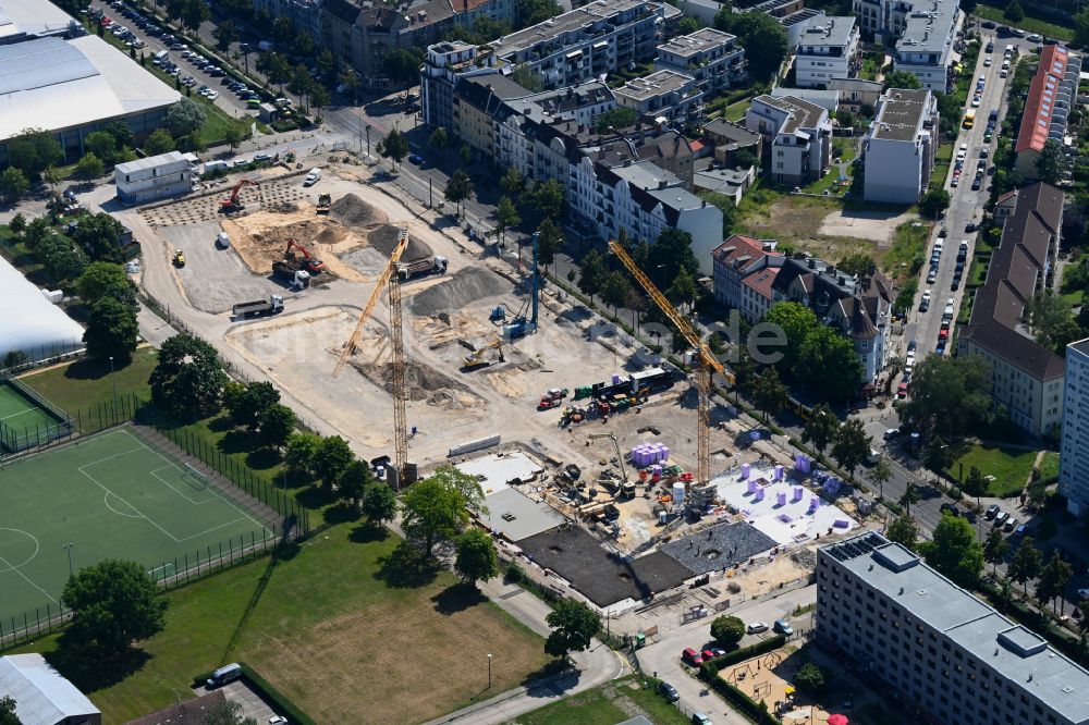 Berlin aus der Vogelperspektive: Baustelle zum Neubau eines Wohn- und Geschaftshauses in Berlin, Deutschland