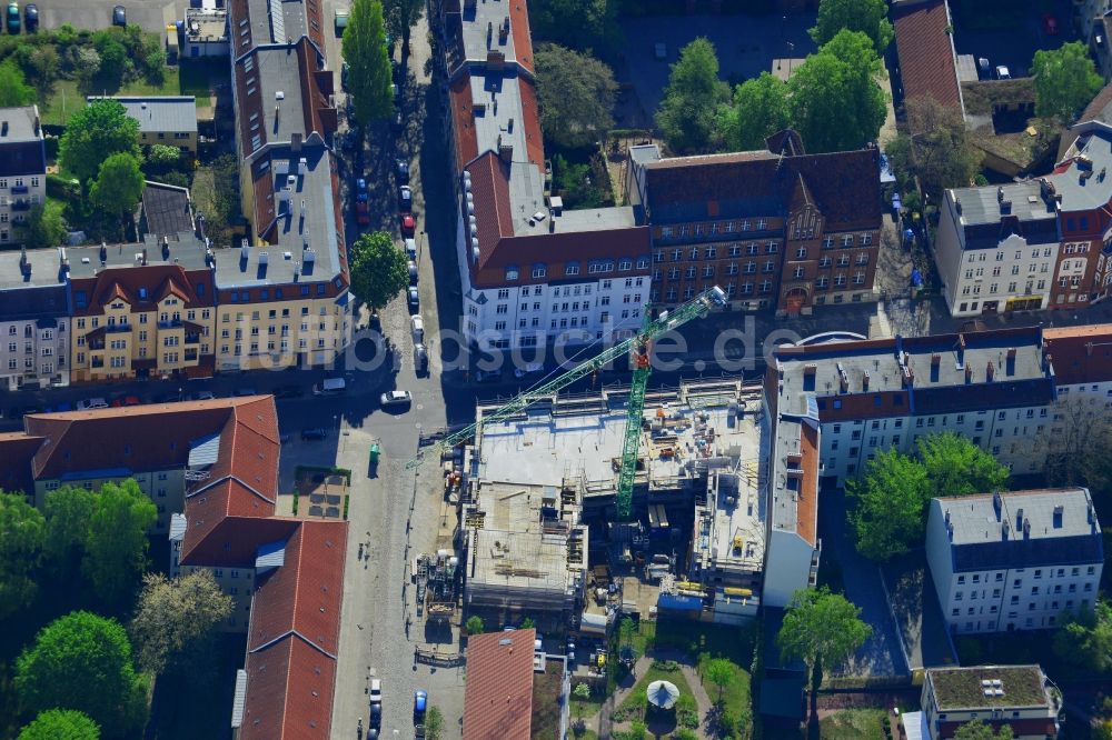 Luftbild Berlin - Baustelle zum Neubau eines Wohn- und Geschäftshauses in Berlin Köpenick