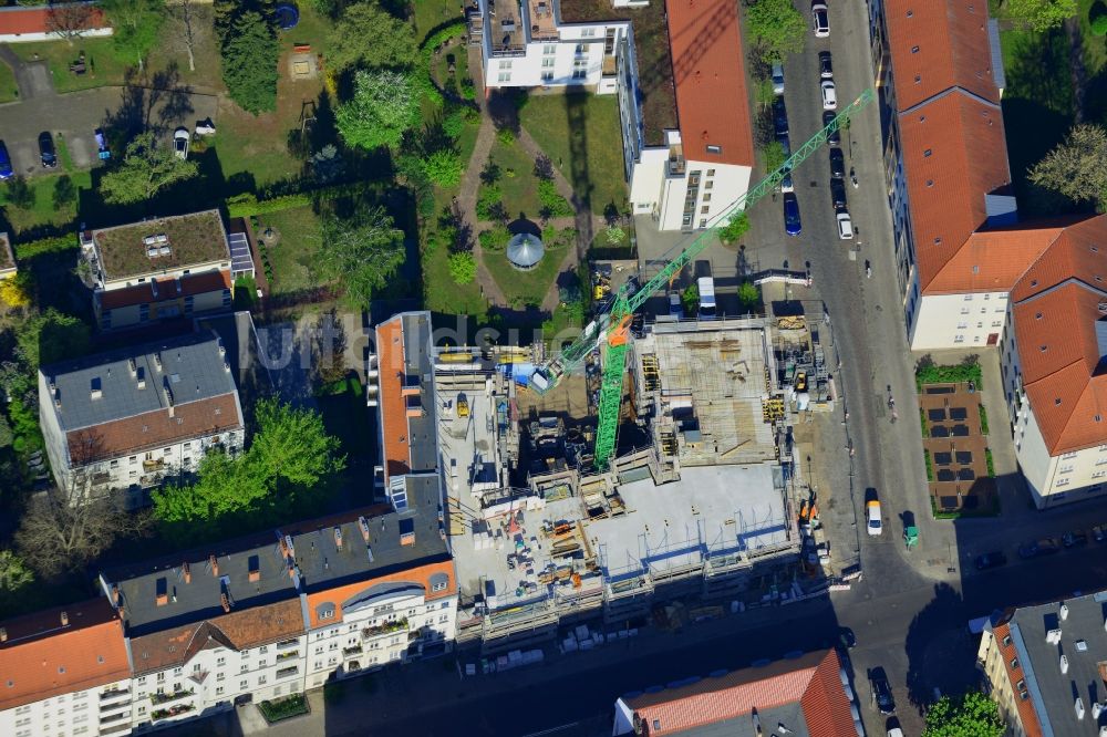 Luftbild Berlin - Baustelle zum Neubau eines Wohn- und Geschäftshauses in Berlin Köpenick