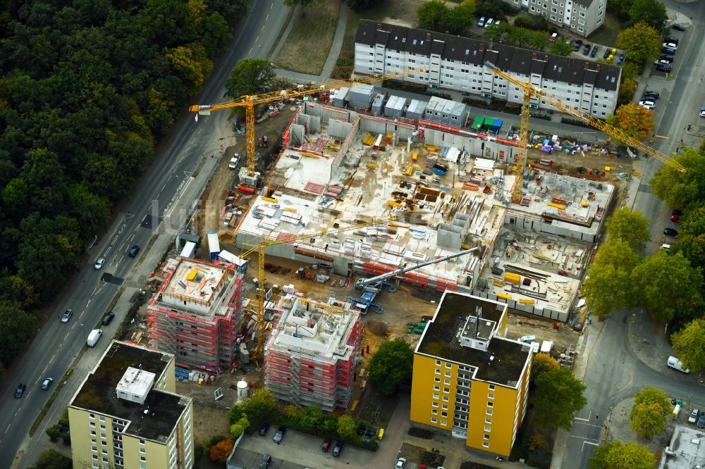 Wolfsburg von oben - Baustelle zum Neubau eines Wohn- und Geschäftshauses an der Breslauer Straße - Schlesierweg in Wolfsburg im Bundesland Niedersachsen, Deutschland